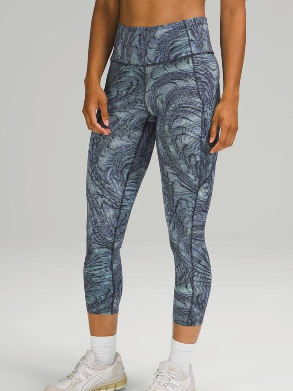Lululemon Women's Fast and Free High Rise Crop 23" Dimensional Icing Blue Size 4